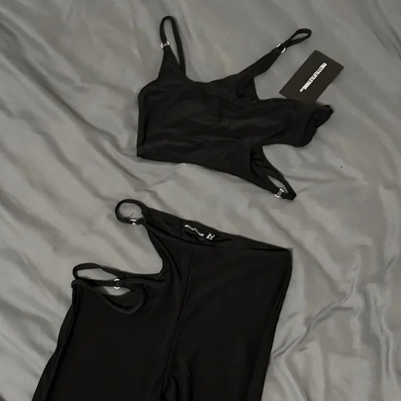 PrettyLittleThing Black Cut-Out Leggings - Picture 7 of 8